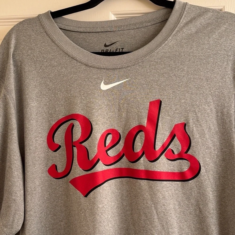 Nike Gray T-Shirt with Red 'Reds' Logo Size Large